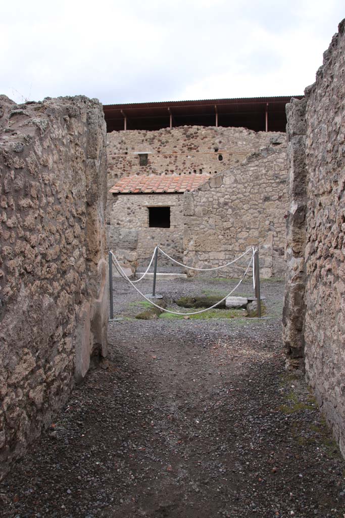 IX.1.12 Pompeii. October 2020. Looking east across entrance corridor towards atrium.
Photo courtesy of Klaus Heese.
