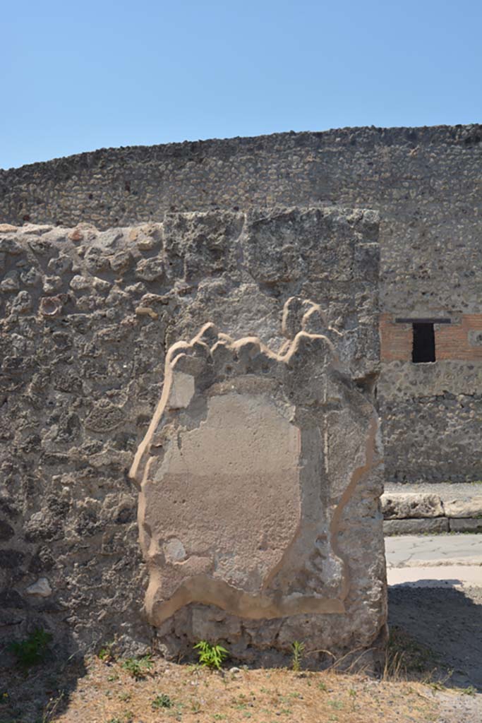 IX.1.12 Pompeii. July 2017.
West wall of atrium, on south side of entrance corridor, on right.
Foto Annette Haug, ERC Grant 681269 DÉCOR.