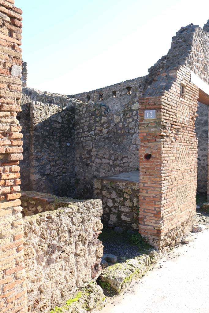 IX.1.13 Pompeii. December 2018.
Entrance doorway and south wall and pilaster between IX.1.13 and IX.1.14. Photo courtesy of Aude Durand.