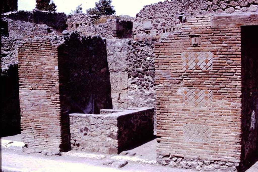 IX.1.13 Pompeii. 1966. Looking north-east towards entrance doorway. Photo by Stanley A. Jashemski.
Source: The Wilhelmina and Stanley A. Jashemski archive in the University of Maryland Library, Special Collections (See collection page) and made available under the Creative Commons Attribution-Non Commercial License v.4. See Licence and use details.
J66f0115