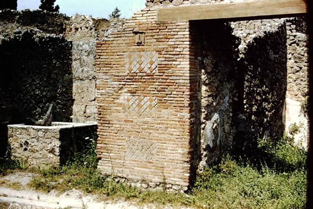 IX.1.13 Pompeii, on left and IX.1.14, on right. 1959. Entrances on Via Stabiana. Photo by Stanley A. Jashemski.
Source: The Wilhelmina and Stanley A. Jashemski archive in the University of Maryland Library, Special Collections (See collection page) and made available under the Creative Commons Attribution-Non Commercial License v.4. See Licence and use details.
J59f0115
