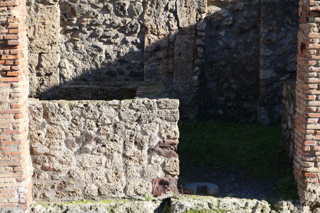 IX.1.13 Pompeii. December 2018. Looking east across podium/counter in shop-room. Photo courtesy of Aude Durand.