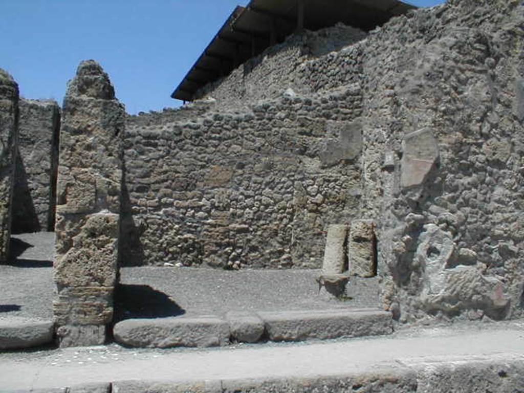 IX.1.19 Pompeii. May 2005.  Entrance on Via dell�Abbondanza.
Graffiti found in March 1858 on the east side of IX.1.19, the fifth pilaster, meaning the wall on the right, were

M(arcum)  E(pidium)
Sabinum
II vir(um)  iur(e)  dic(undo)  o(ro)  v(os)  f(aciatis)  dignum  iuvenum
Suedius  Clemens  sanctissimus
iudex  facit  vicinis  rogantibus    [CIL IV 1059]

Found in March 1858, on the wall between IX.1.19 and IX.1.20, wall on the right, were

Iulium]  Polybium  II vir(um)  i(ure)  d(icundo)   [CIL IV 1060]

C(aium)  Gavium  Rufum  d(uumvirum)  i(ure)  d(icundo)  o(ro)  v(os)  f(aciatis)   [CIL IV 1061]

See Pagano, M. and Prisciandaro, R., 2006. Studio sulle provenienze degli oggetti rinvenuti negli scavi borbonici del regno di Napoli.  Naples : Nicola Longobardi.  (p. 175)

According to Della Corte, also found on the right side of IX.1.19 was the graffiti
Successa rog(at)  [CIL IV 1062].
He said although he could not know what was worked or sold here, the proprietor of the business was Lollia Successa.  This was known through the recommendations written on the external front walls.
See Della Corte, M., 1965.  Case ed Abitanti di Pompei. Napoli: Fausto Fiorentino. (p. 243)


