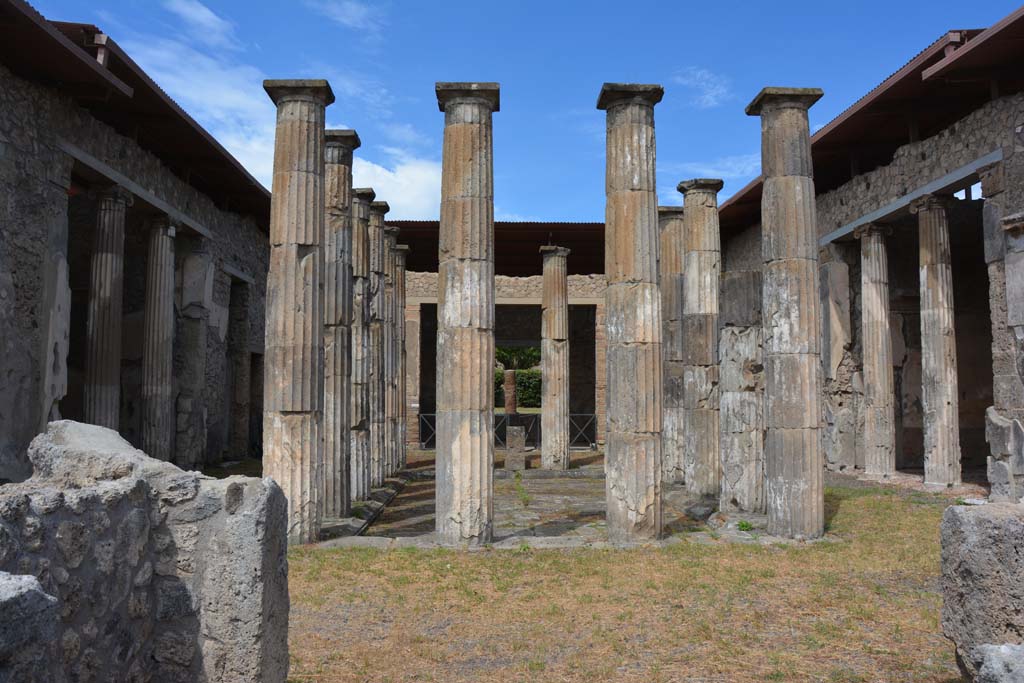 IX.1.20 Pompeii. September 2019. Room 2, looking north across atrium.
Foto Annette Haug, ERC Grant 681269 DÉCOR