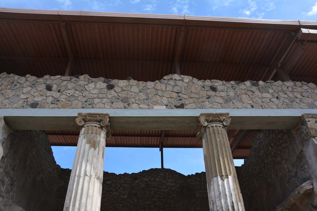 IX.1.20 Pompeii. September 2019. East ala 6, two Ionic column capitals.
Foto Annette Haug, ERC Grant 681269 DÉCOR