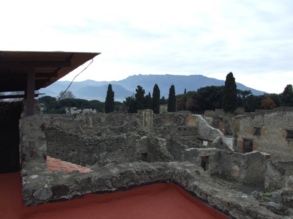 IX.1.20 Pompeii. December 2007. Room 16. View from upper floor.
Looking south west towards the corner of IX.1.15/16 and the wall of the Stabian Baths on Via Stabia, on the right.
