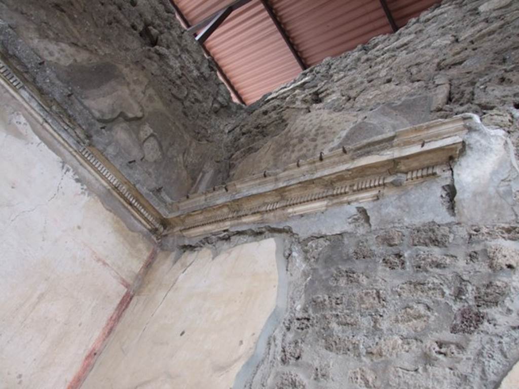 IX.1.20 Pompeii. December 2007. Room 18, ala, north wall and north-west corner.