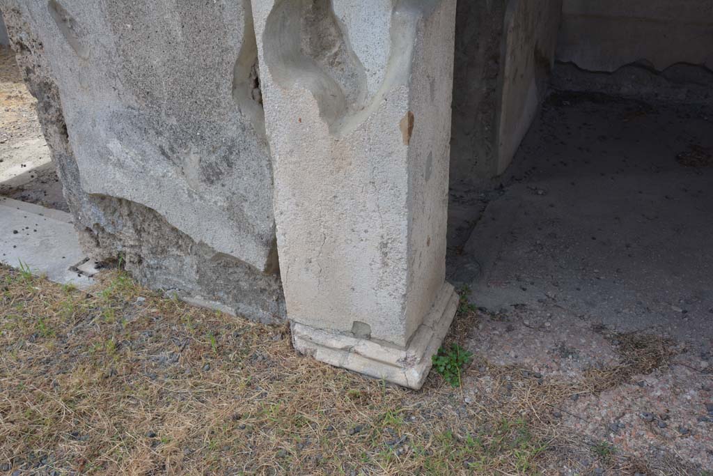 IX.1.20 Pompeii. September 2019. West ala 18, detail of lower south side of doorway.
Foto Annette Haug, ERC Grant 681269 DÉCOR