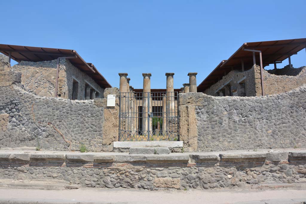 IX.1.20 Pompeii. July 2017. Looking north towards entrance doorway.
Foto Annette Haug, ERC Grant 681269 DÉCOR