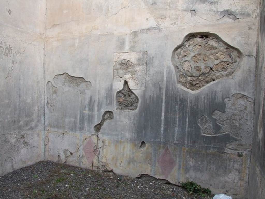 IX.1.22 Pompeii. December 2007. Room 10, north wall. The painting now faded from the centre, was probably Thetis with Hephaestus. See Schefold, K., 1957. Die Wande Pompejis. Berlin: De Gruyter. (p.238) and Helbig 1318b