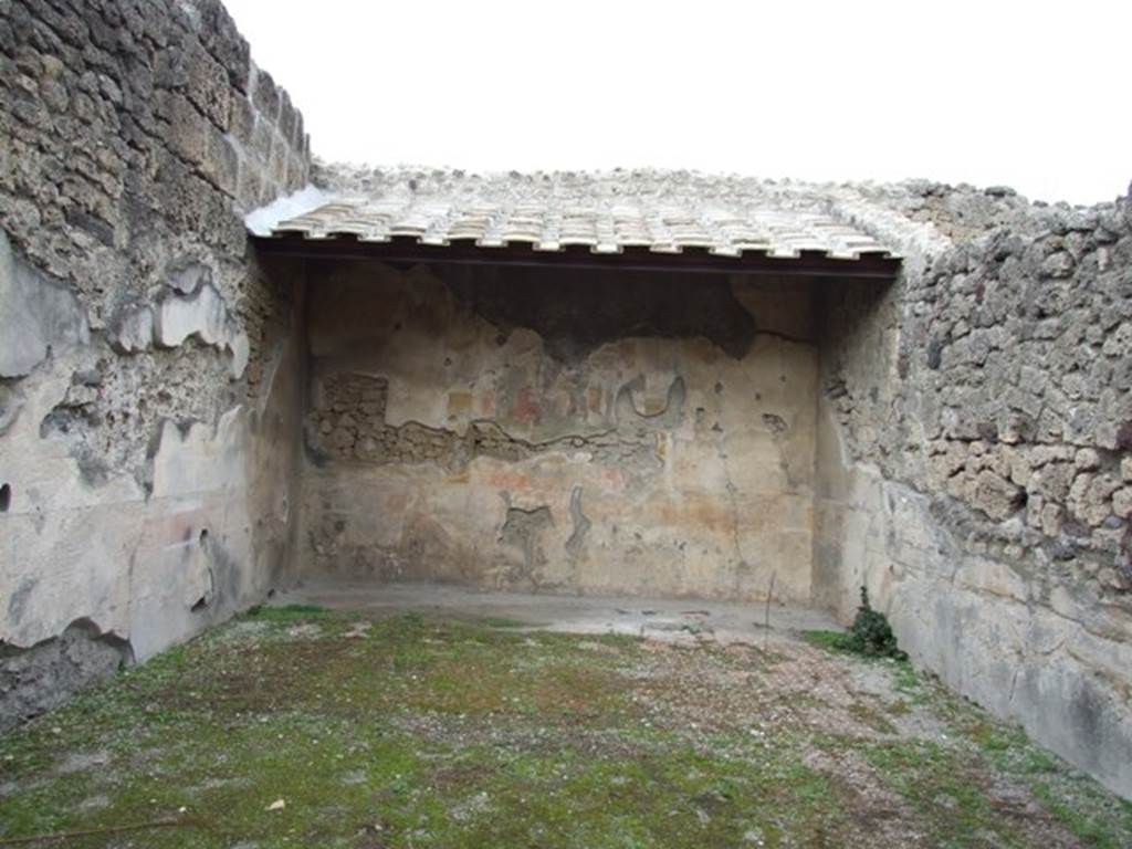 IX.1.22 Pompeii. December 2007. Room 19, looking north. According to Bragantini, the dado of this room was black, painted with plants. The middle zone was also painted black but divided from the dado by a predella with garden scenes and birds. The floor was cocciopesto ornamented with lines of white stone dots.
See Bragantini, de Vos, Badoni, 1986. Pitture e Pavimenti di Pompei, Parte 3. Rome: ICCD. (p.397-8, esedra “t/”)