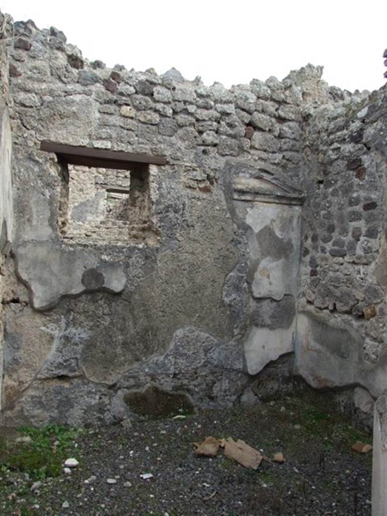 IX.1.22 Pompeii. December 2007. Room 32, looking towards east wall with window onto Vicolo di Tesmo.
