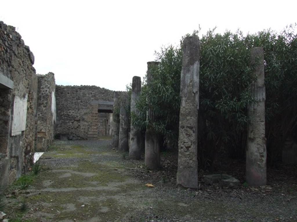 IX.1.22 House of M. Epidi Sabini.  December 2007.  Room 24.  Second peristyle looking south from near room 25.
