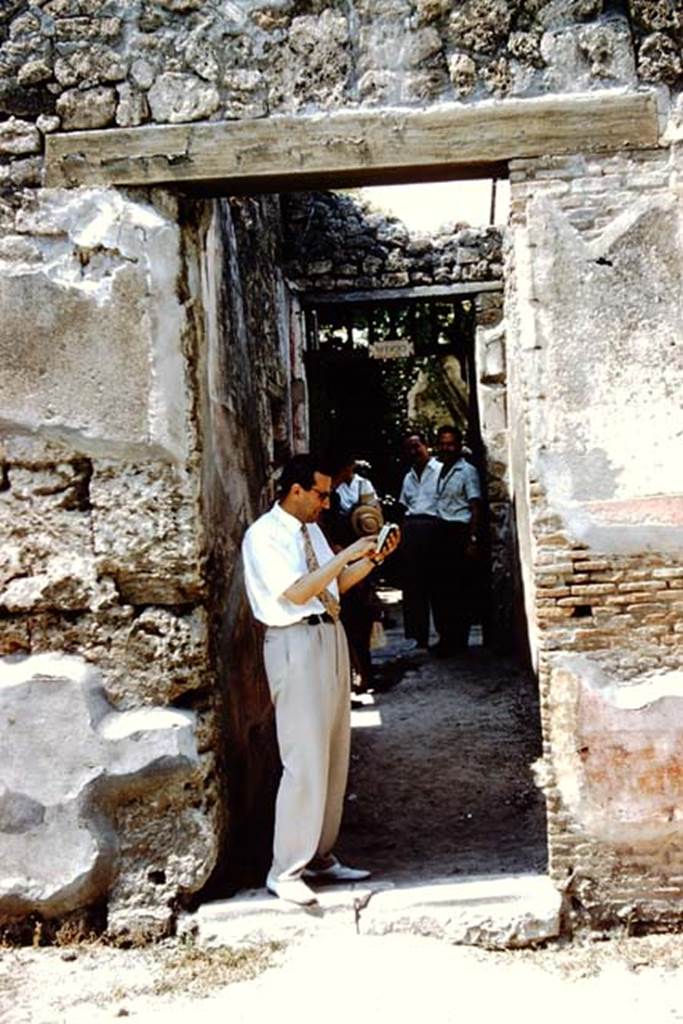 IX.1.26 Pompeii. 1961. Looking north through entrance doorway, when it was a �Direzione� office. Photo by Stanley A. Jashemski.
Source: The Wilhelmina and Stanley A. Jashemski archive in the University of Maryland Library, Special Collections (See collection page) and made available under the Creative Commons Attribution-Non Commercial License v.4. See Licence and use details.
J61f0865
