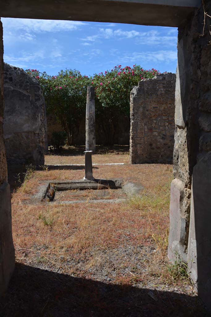 IX.1.22 Pompeii. September 2019. Looking west along entrance corridor towards atrium.
Foto Annette Haug, ERC Grant 681269 DÉCOR