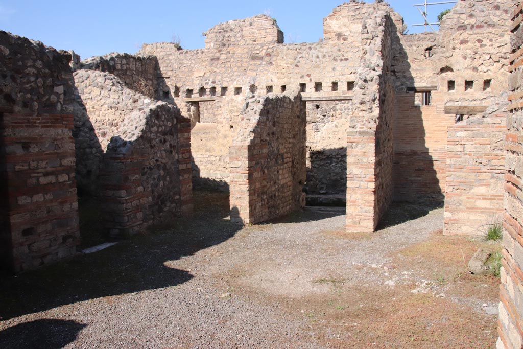 IX.1.32 Pompeii. October 2022.
Looking north across site of impluvium in atrium towards entrance doorway, in centre, and shop at IX.1.31, on right.
Photo courtesy of Klaus Heese