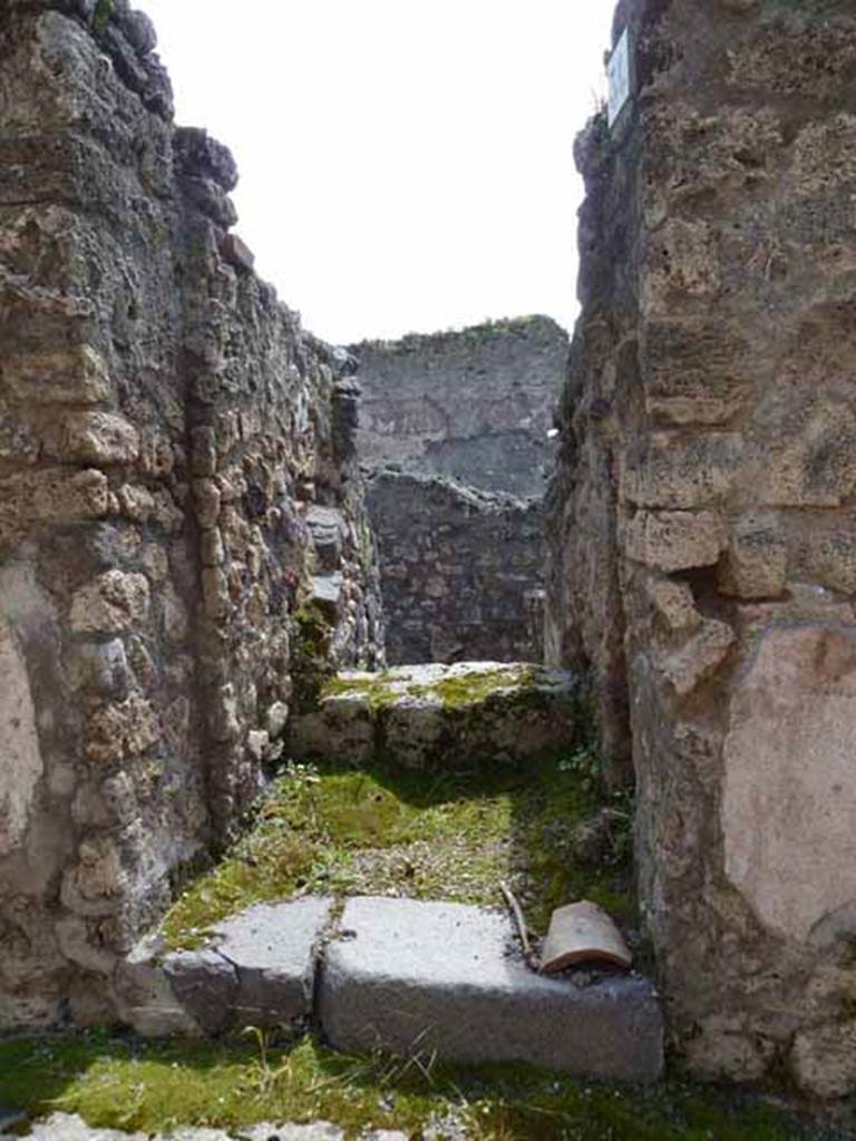IX.1.34 Pompeii. May 2010. Entrance, leading to stairs to upper floor.