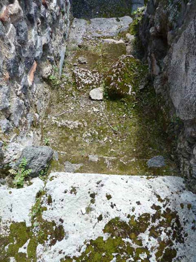 IX.1.34 Pompeii. May 2010.Latrine to the south and under the stairs to upper floor.