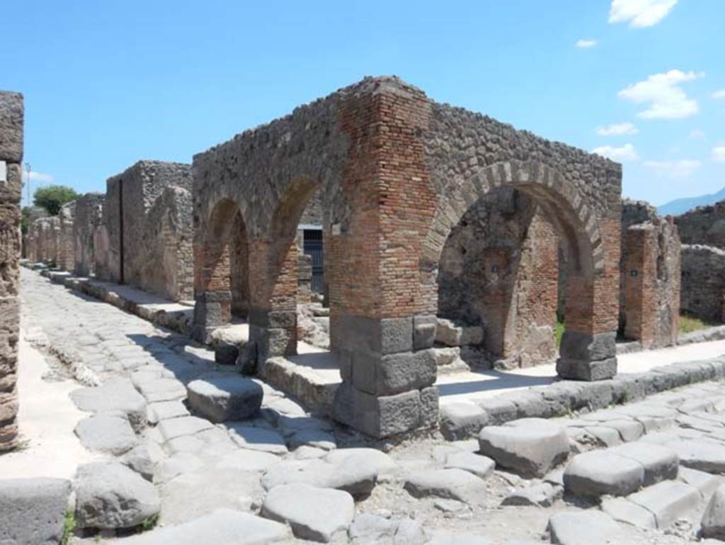 IX.2.1 Pompeii. May 2017. Looking east towards three arches on east side of Via Stabiana.
Photo courtesy of Buzz Ferebee.