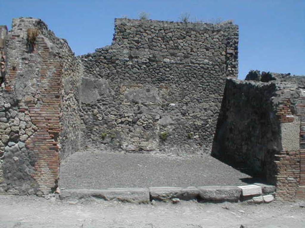 IX.2.3 Pompeii. May 2005. Looking east from Via Stabiana.
