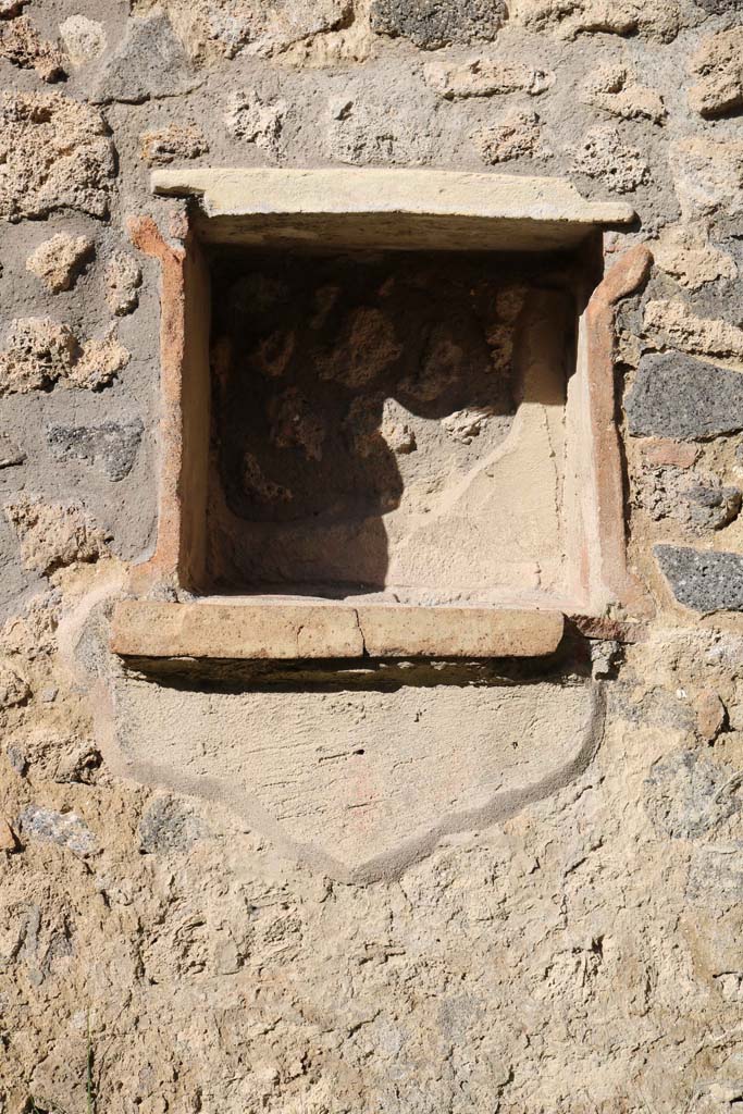 IX.2.5 Pompeii. December 2018.
Niche in north wall of garden area. Photo courtesy of Aude Durand.