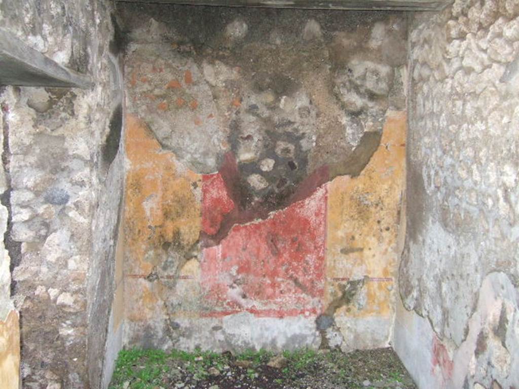 IX.2.5 Pompeii. December 2005. East wall of cubiculum in south-east corner of garden. This wall had a black zoccolo, the middle red panel was separated from the yellow side panels by narrow compartments. It was framed by borders with arches, there were vignettes in the yellow side panels, but they had almost faded and disappeared. In the yellow panel on the left, a sphynx or perhaps a lion can just be seen, on the right, perhaps a flying pegasus.
See Bragantini, de Vos, Badoni, 1986. Pitture e Pavimenti di Pompei, Parte 3. Rome: ICCD. (p.407)