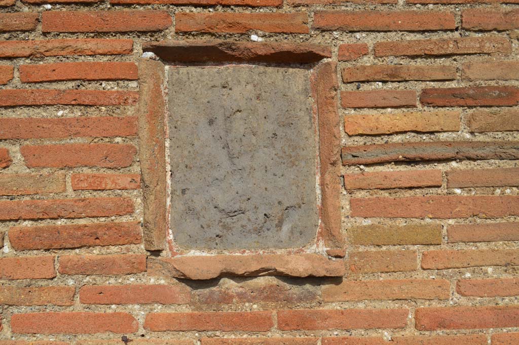 Plaque with phallus on pilaster between IX.2.6 and IX.2.7. March 2018. Looking east towards pilaster.
Foto Taylor Lauritsen, ERC Grant 681269 DÉCOR.