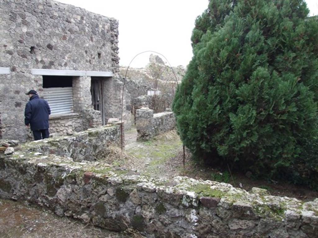 IX.2.10 Pompeii. December 2007. South side of peristyle.
