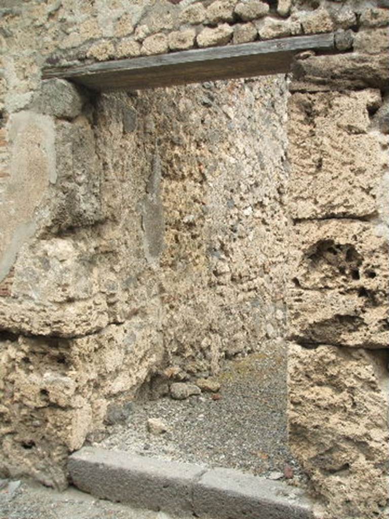 IX.2.14 Pompeii. May 2005. Entrance.