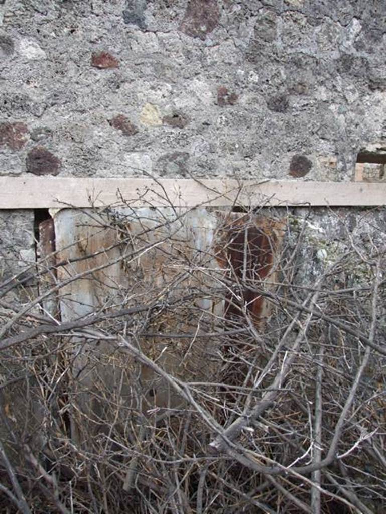 IX.2.16. Pompeii. December 2007. Entrance at IX.2.15 from inside garden area.