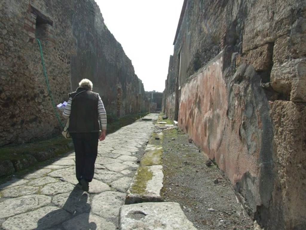 IX.2.16 Pompeii. March 2009. Vicolo, looking west towards Via Stabia.