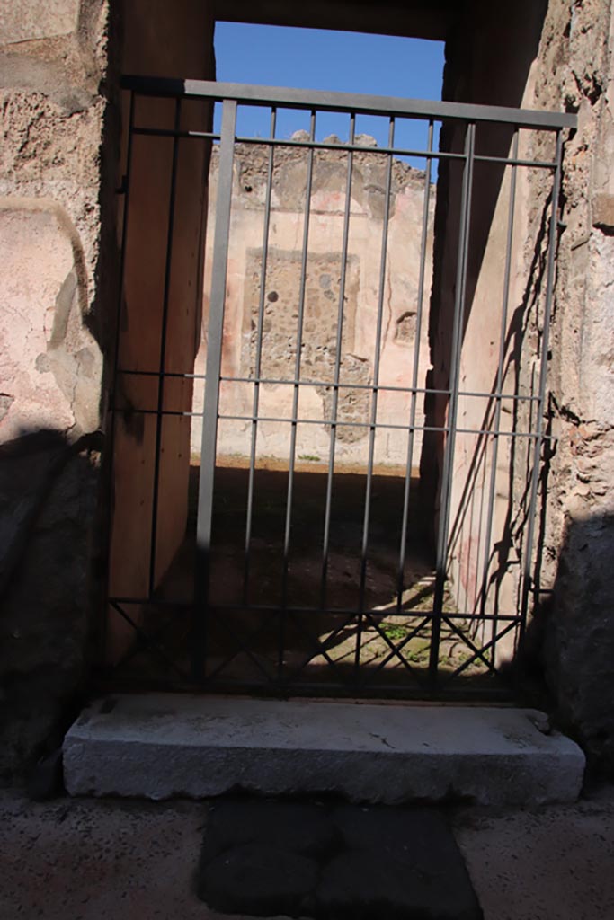 IX.2.16 Pompeii. October 2022.
Looking north through entrance doorway. Photo courtesy of Klaus Heese