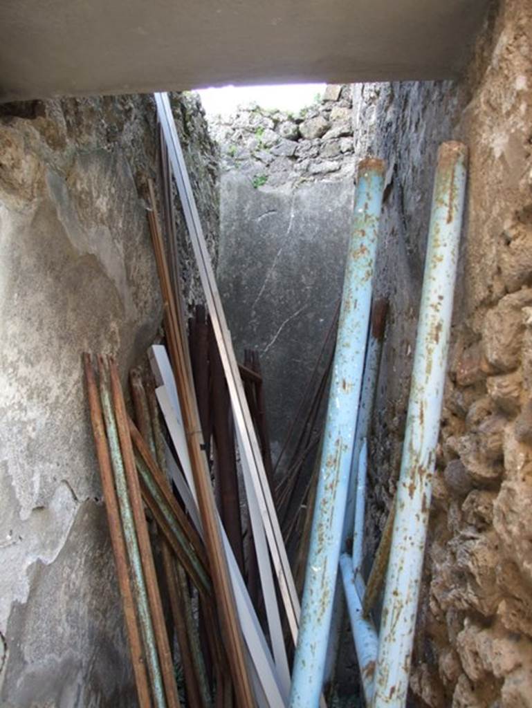 IX.2.16 Pompeii. March 2009. Small room or cupboard, leading to steps to upper floor in south east corner of Atrium.