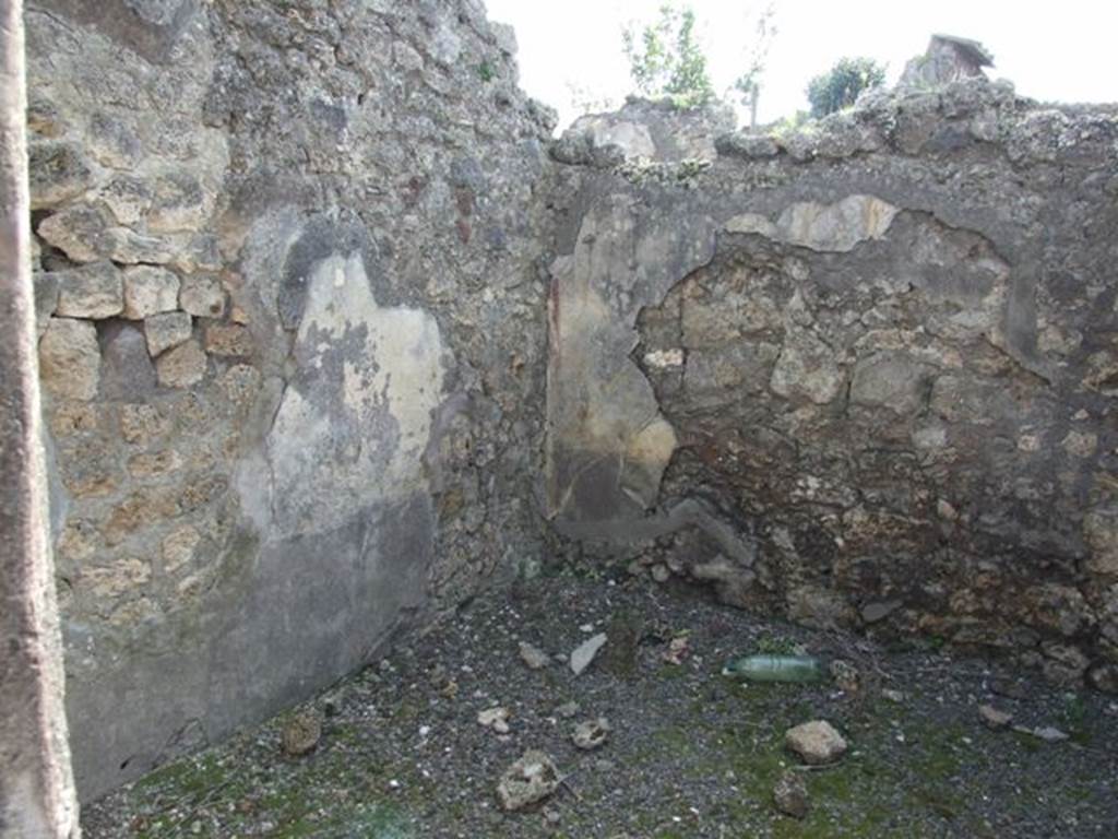 IX.2.17 Pompeii. March 2009. Room 4, Cubiculum, South west corner.