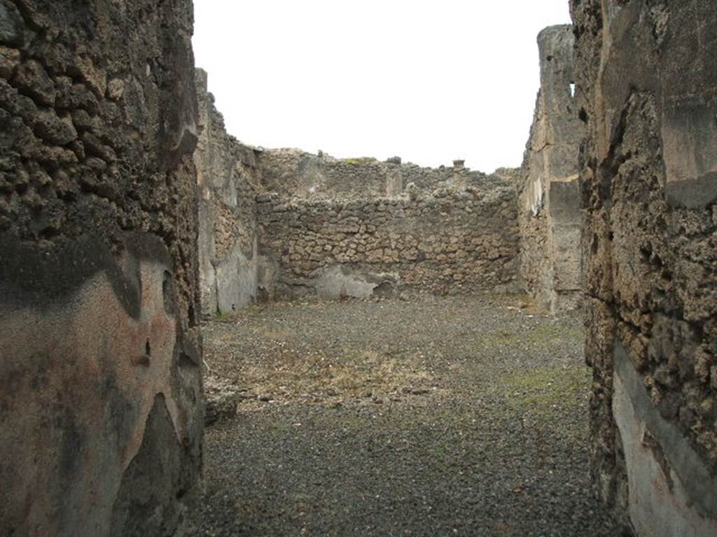IX.2.17 Pompeii. May 2005. Looking west along fauces to atrium.