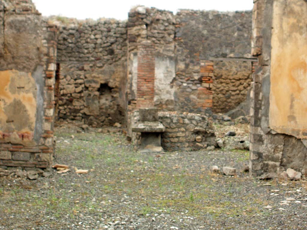 IX.2.18 Pompeii. May 2005. Looking west through tablinum to garden area.
In the west wall on either side of the doorway, the zoccolo would have been red of a geometric type with rectangular decorations.
In the centre of the yellow panels of the middle zone would have been a vignette of a flying cupid.
North of the doorway would have been a flying cupid holding up a vase/pot on her shoulder (See Sogliano, 318).
South of the doorway would have been a flying cupid holding a pyx or a box (See Sogliano, 312).
See Sogliano, A., 1879. Le pitture murali campane scoverte negli anni 1867-79. Napoli: Giannini. (p. 58/9, nos. 312 and 318).