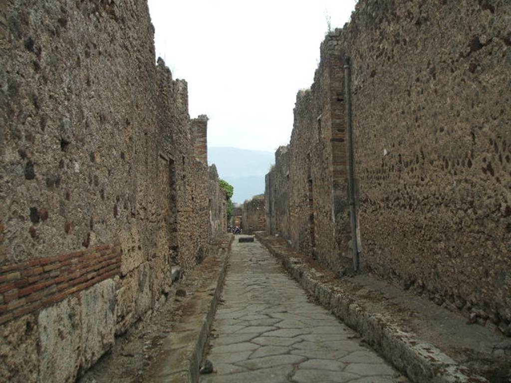 IX.7 Pompeii. December 2007. Vicolo di Tesmo looking south. IX.2.19