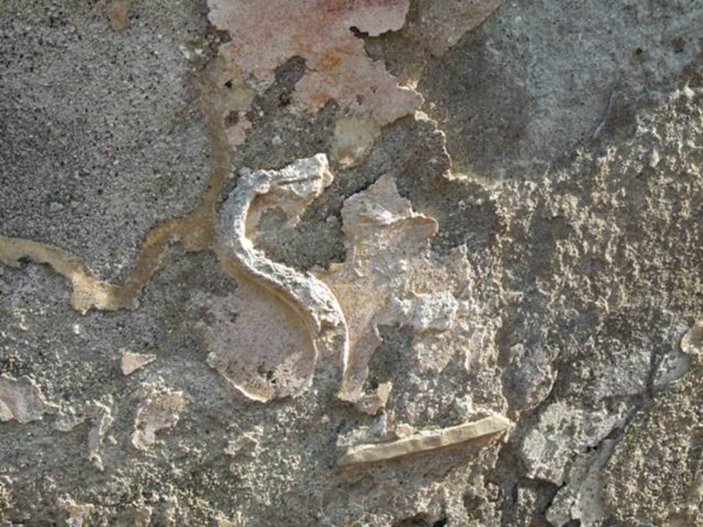 IX.2.21 Pompeii. March 2009. Room 11, south wall. The remains of one serpent and a small piece of the altar, in stucco. According to Boyce, the plaster panel below the niche was painted yellow, and marked off by a broad red band. Upon this yellow background, in stucco relief were the figures of the two serpents confronted at an altar of a vase-like shape.