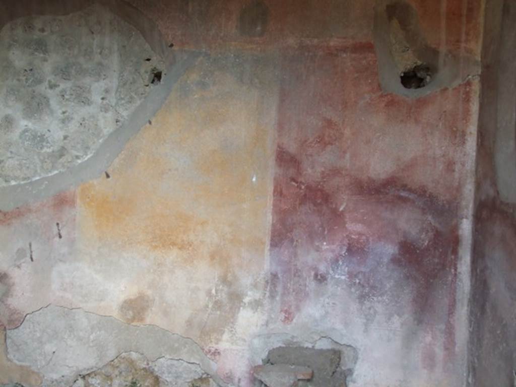 IX.2.21 Pompeii. March 2009. Room 2, south wall, and south-west corner. According to Bragantini, in this room the dado was colourless. On the south wall the central panel was yellow and the side panels were red. In the side panels would have been vignettes of animals, or birds. The upper zone was colourless.
See Bragantini, de Vos, Badoni, 1986. Pitture e Pavimenti di Pompei, Parte 3. Rome: ICCD. (p.423, ambiente ‘h’).