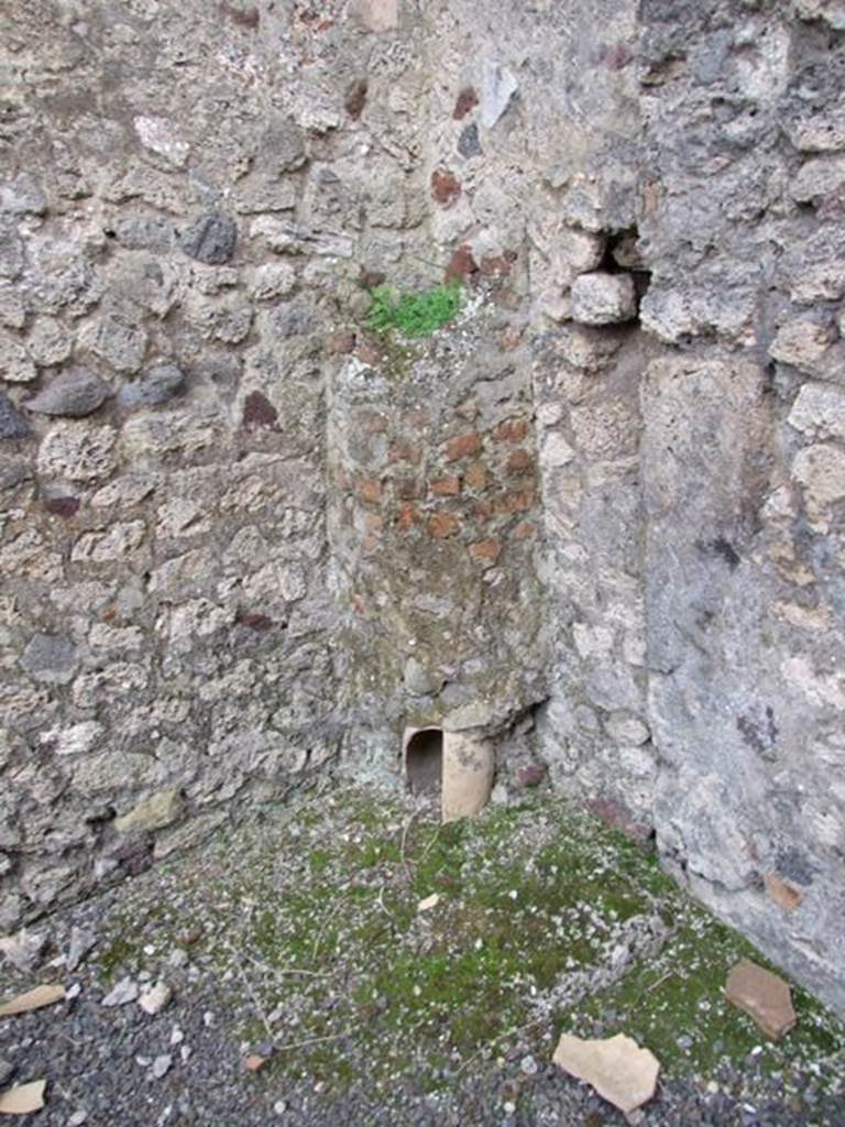 IX.2.23 Pompeii. March 2009. Latrine, which was under the downpipe in the south east corner.