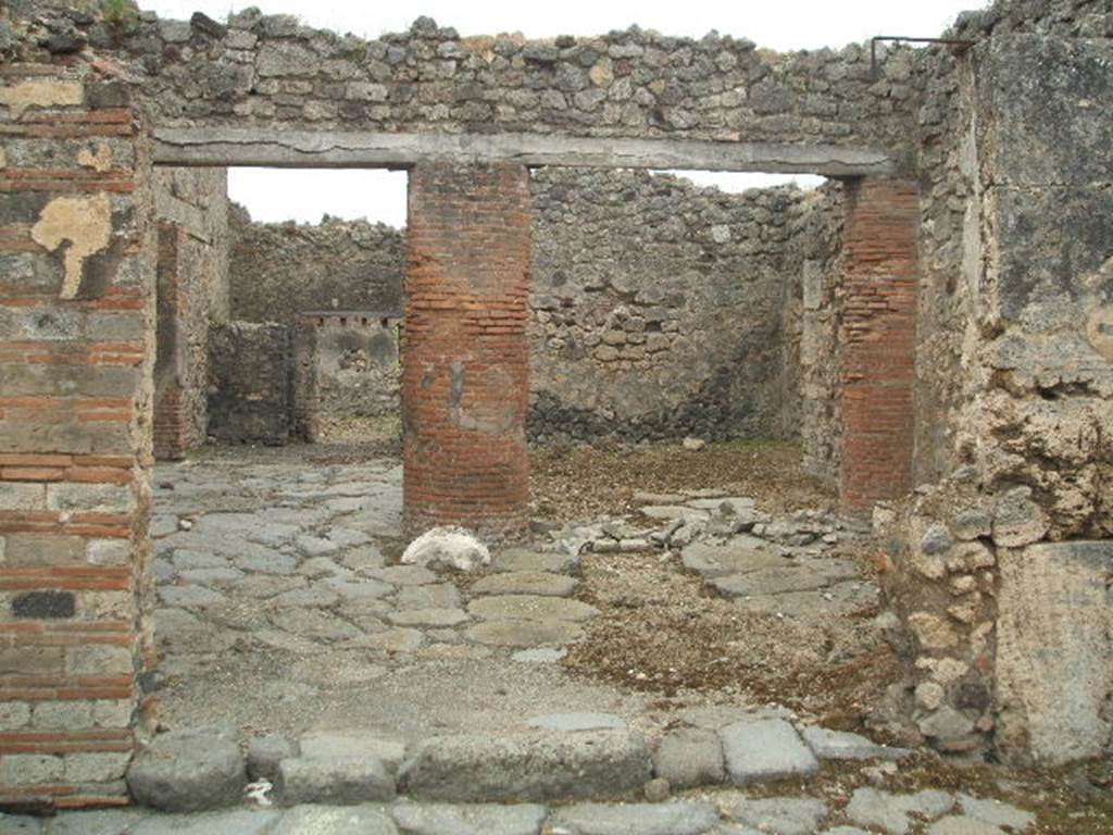 IX.2.24 Pompeii. May 2005. Entrance.