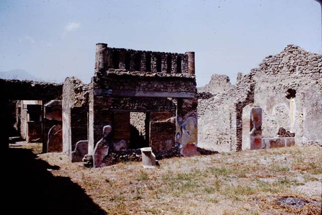 IX.2.26 Pompeii. 1966. Looking north from garden at rear, towards atrium with lararium, on left. Photo by Stanley A. Jashemski.
Source: The Wilhelmina and Stanley A. Jashemski archive in the University of Maryland Library, Special Collections (See collection page) and made available under the Creative Commons Attribution-Non Commercial License v.4. See Licence and use details.
J66f1006