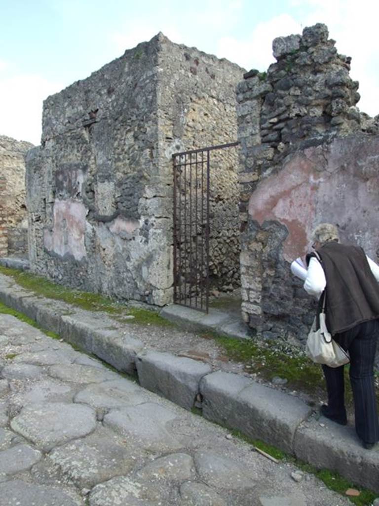 IX.2.26 Pompeii. March 2009. Entrance doorway in façade. The two coloured painted panels of the plaster can just about be seen.