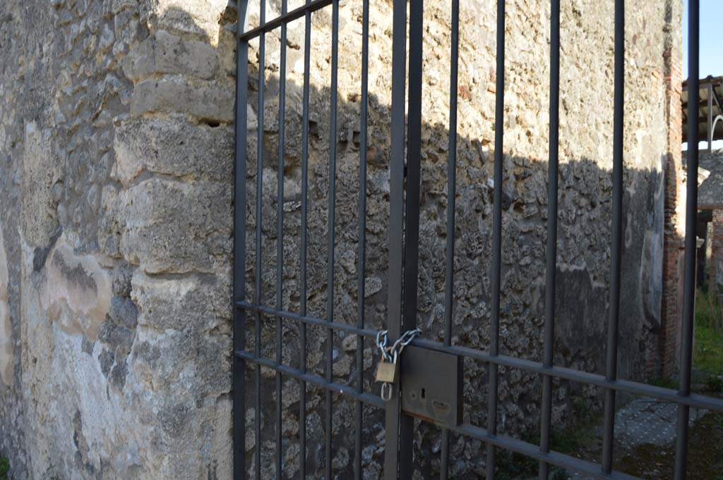 IX.2.26 Pompeii. March 2019. Looking towards east wall of entrance corridor/fauces.
Foto Taylor Lauritsen, ERC Grant 681269 DÉCOR.