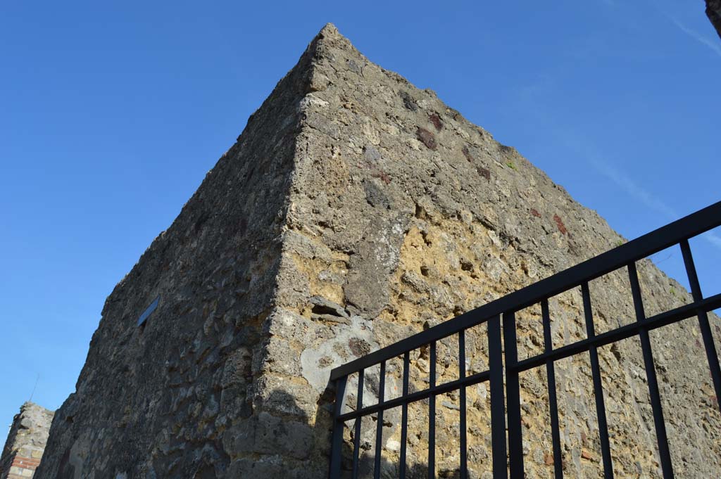 IX.2.26 Pompeii. March 2019. Looking towards upper east wall above entrance corridor/fauces.
Foto Taylor Lauritsen, ERC Grant 681269 DÉCOR.