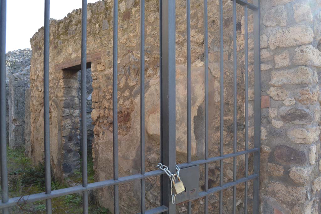 IX.2.26 Pompeii. March 2019. Looking towards west wall of entrance corridor/fauces, with doorway to kitchen.
Foto Taylor Lauritsen, ERC Grant 681269 DÉCOR.