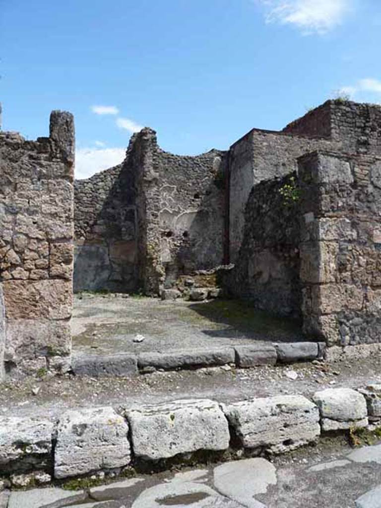 IX.3.3 Pompeii. May 2010. Entrance on Via Stabiana. Looking east.
In September 1843, painted graffiti found on the pilaster on the left, between IX.3.2 and IX.3.3 read  
Q(uintum)  Postumium
aed(ilem)    [CIL IV 861]

Casellium    [CIL IV 862]

M(arcum)  Holconium
Priscum  aedil(em)  o(ro)  v(os)  f(aciatis)    [CIL IV 863]

See Pagano M. and Prisciandaro, R., 2006. Studio sulle provenienze degli oggetti rinvenuti negli scavi borbonici del regno di Napoli.  Naples : Nicola Longobardi.  (p.159)
