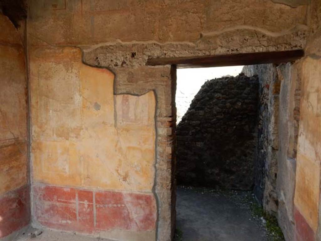 IX.3.5 Pompeii. May 2015. Room 6, north wall with doorway to room 7, on right.
Photo courtesy of Buzz Ferebee.