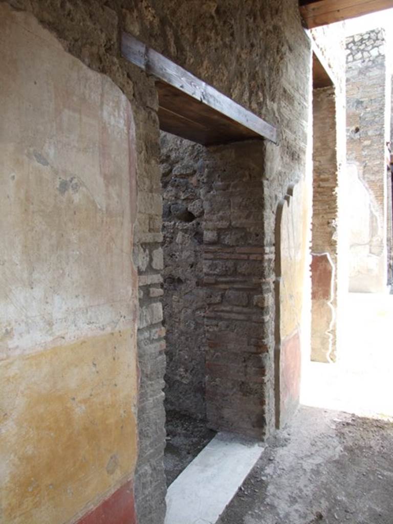 IX.3.5 Pompeii. March 2009. Doorway to room 11, from the Ala.