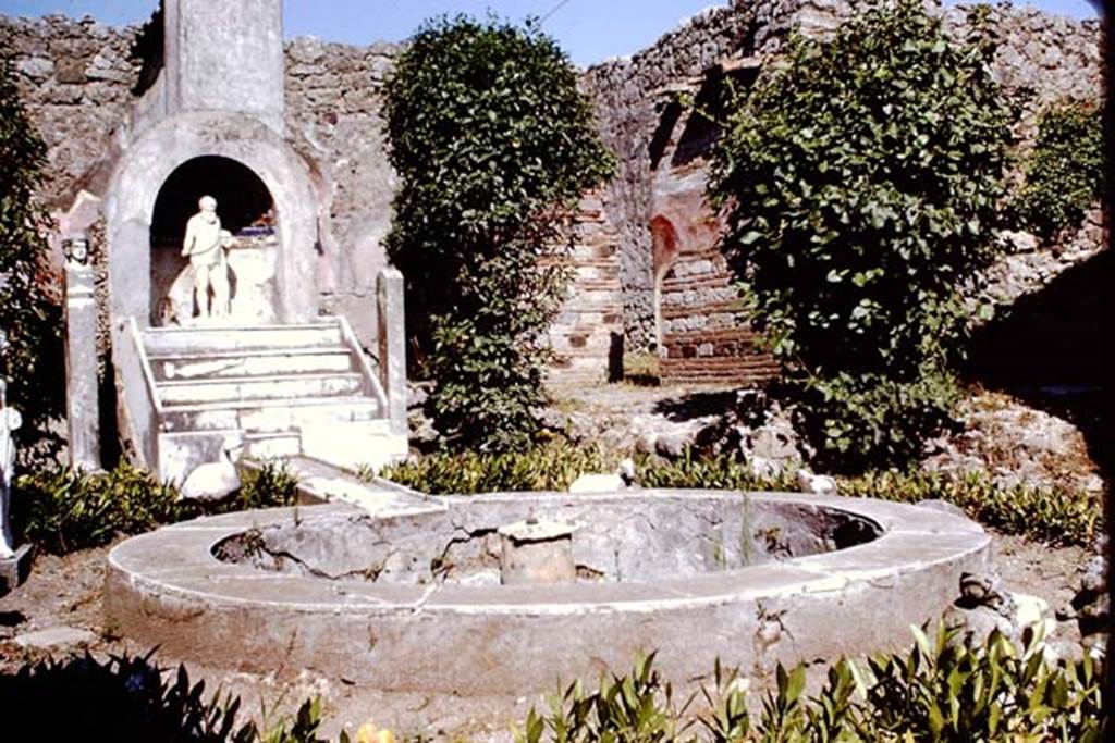 IX.3.5 Pompeii. 1966. Looking south-east across pool in garden area. Photo by Stanley A. Jashemski.
Source: The Wilhelmina and Stanley A. Jashemski archive in the University of Maryland Library, Special Collections (See collection page) and made available under the Creative Commons Attribution-Non Commercial License v.4. See Licence and use details.
J66f1017